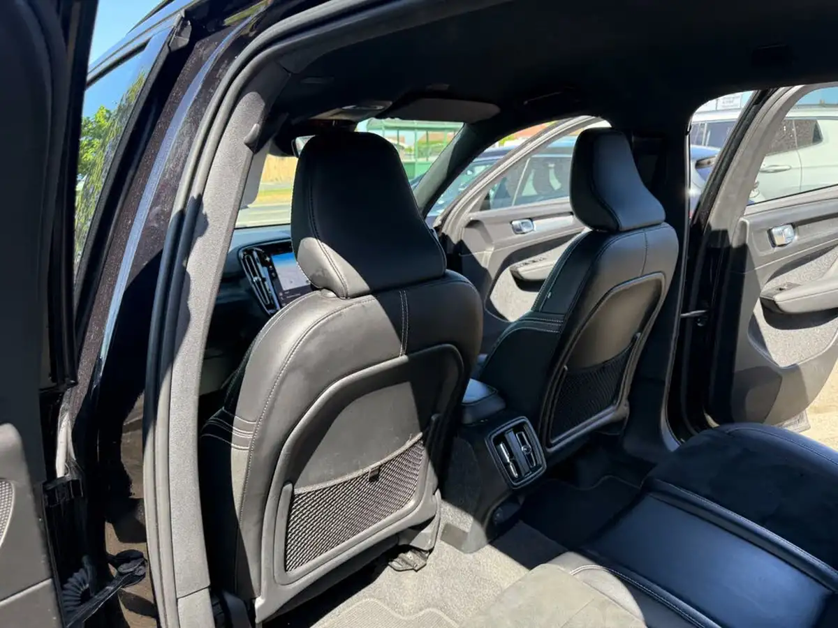 2022-volvo-xc40-20-b4-r-design-awd-big-33