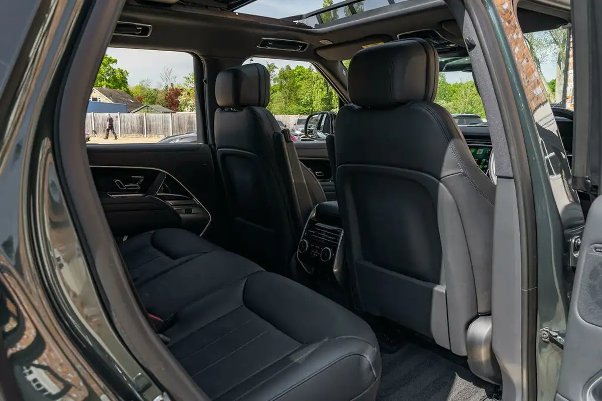 2023-land-rover-range-rover-30-d300-se-big-27