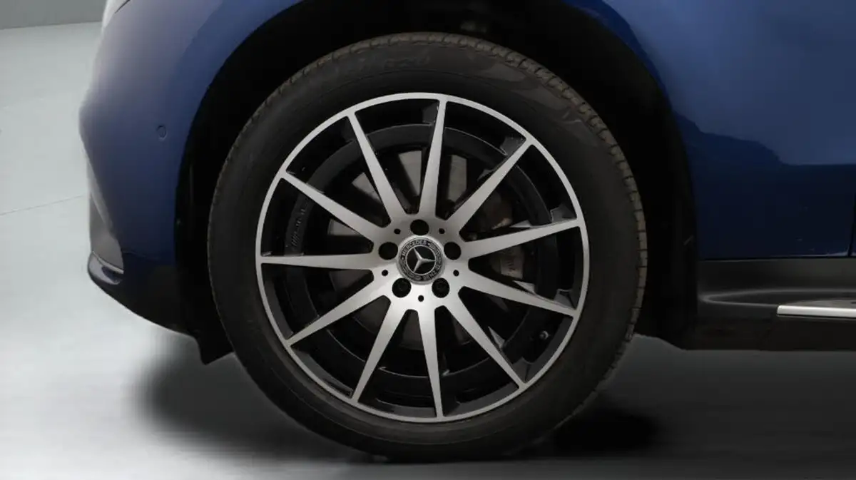 2021-mercedes-benz-eqc-e-eqc-400-amg-line-big-18