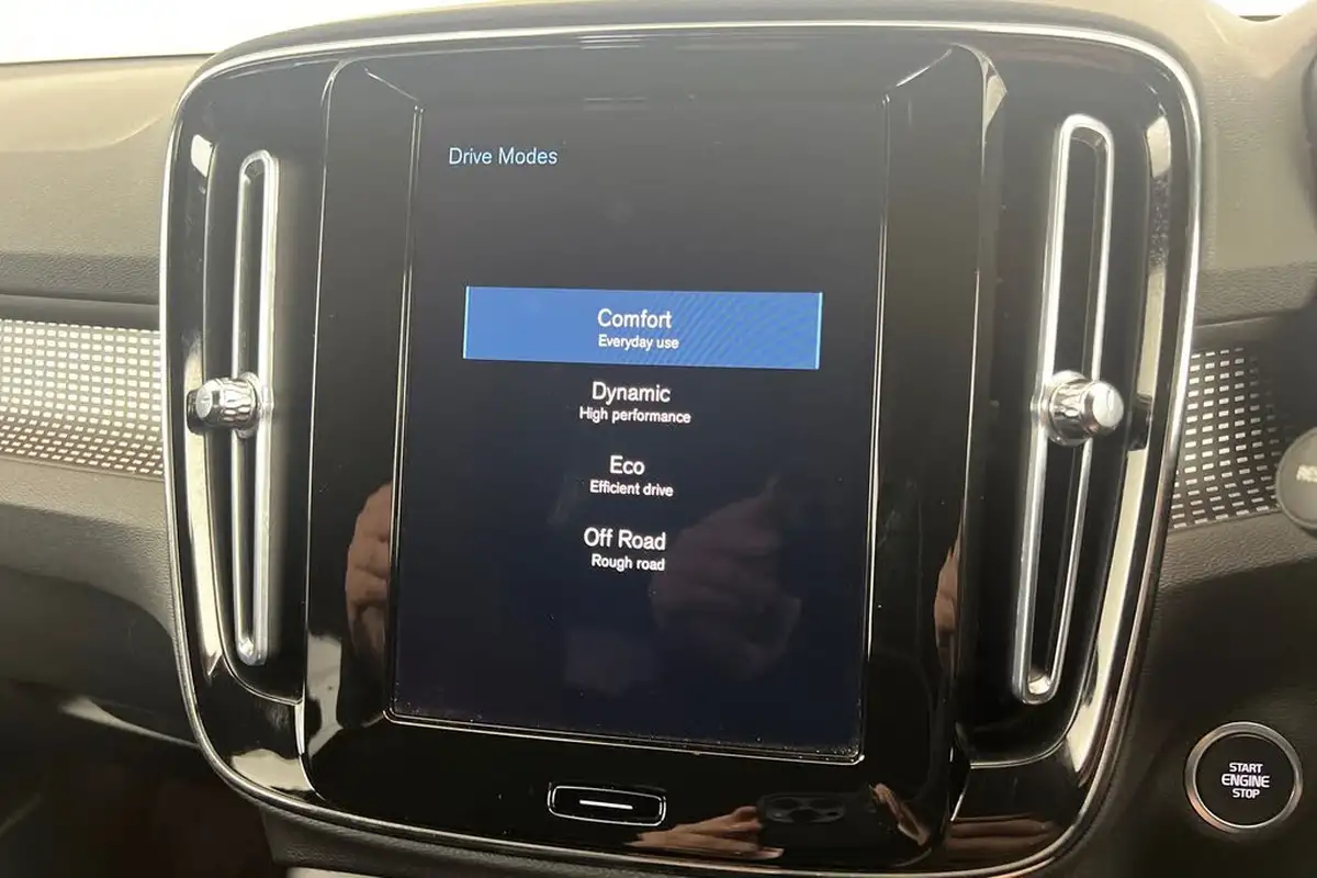 2022-volvo-xc40-15-t3-r-design-auto-big-35