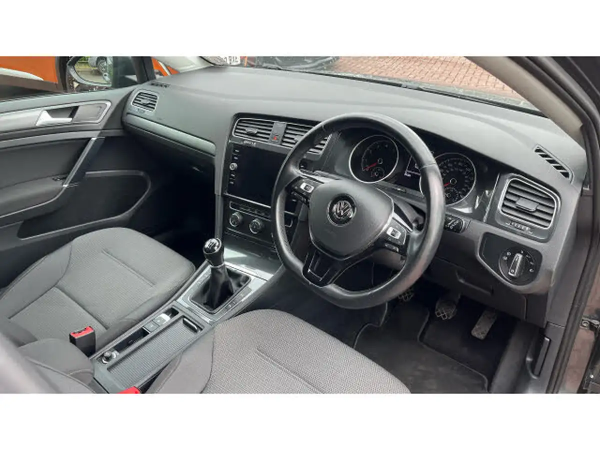 2018-volkswagen-golf-10-tsi-se-nav-110ps-ss-hatchback-5d-big-10
