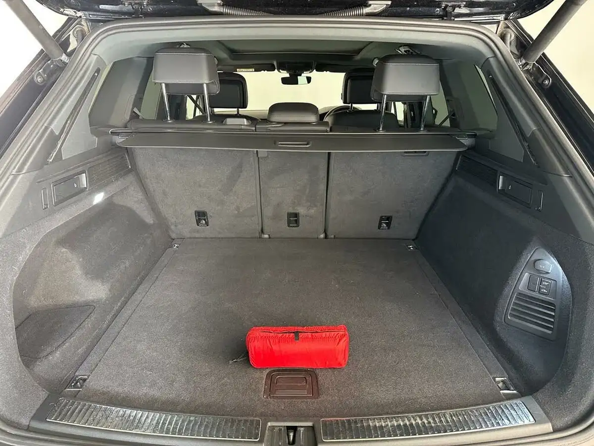 2020-volkswagen-touareg-30tsi-black-edition-big-15