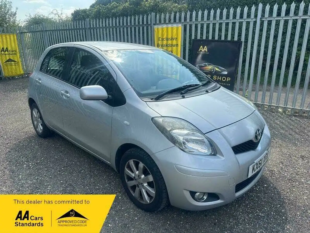 2011-toyota-yaris-133-t-spirit-vvt-i-101bhp-5d-big-1
