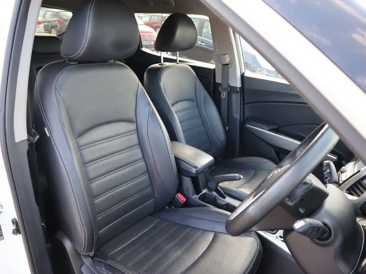 2015-kgm-ssangyong-tivoli-16-elx-big-19