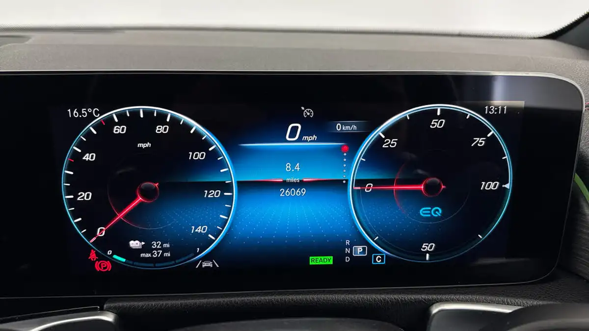 2022-mercedes-benz-eqb-e-eqb-300-amg-line-big-12