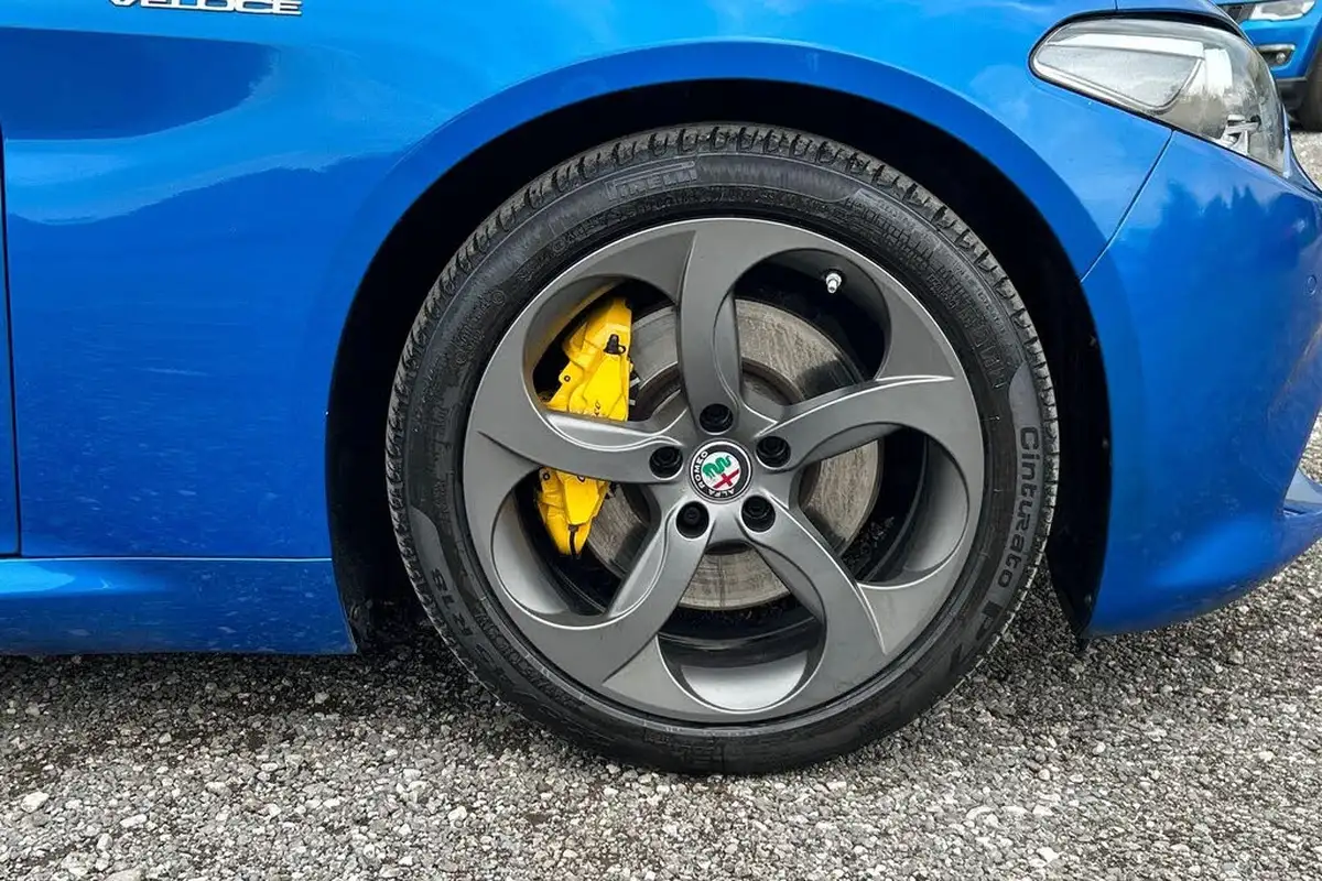 2019-alfa-romeo-giulia-20-veloce-big-4