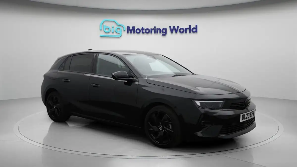 2023-vauxhall-astra-12-turbo-gs-hatchback-auto-big-1