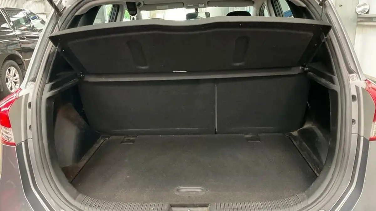 2014-hyundai-ix20-14-active-90ps-big-8