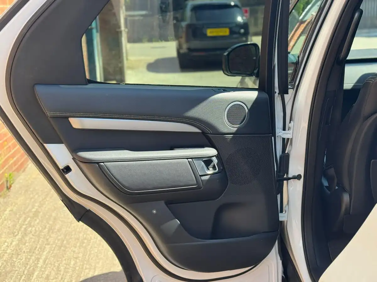 2021-land-rover-discovery-30-d300-r-dynamic-se-big-27