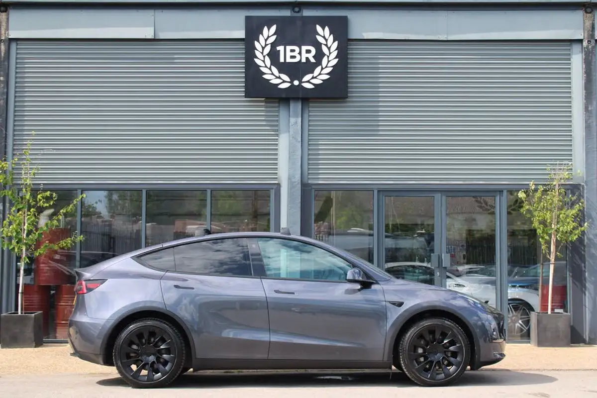 2022-tesla-model-y-e-long-range-big-3