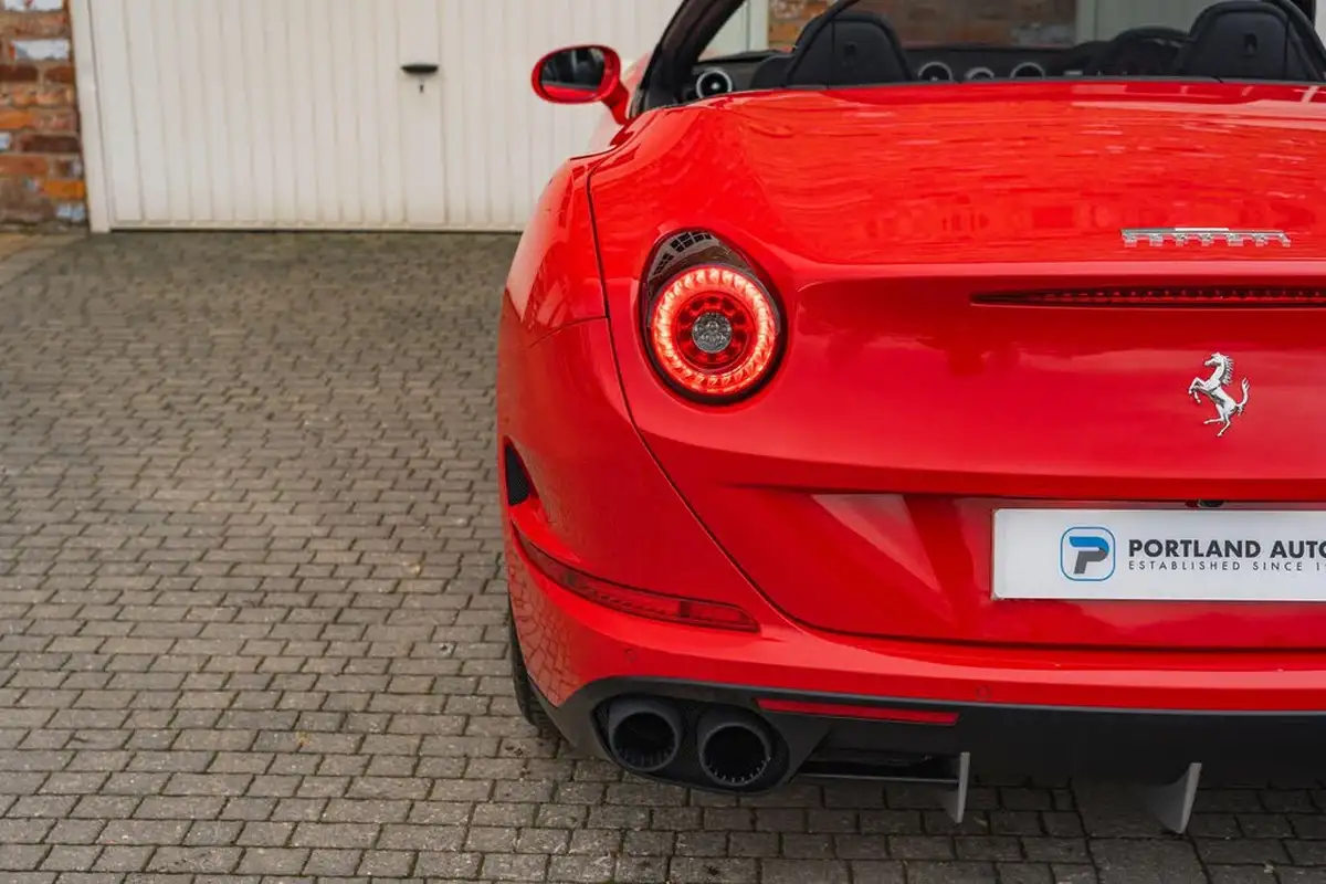 2015-ferrari-california-39-t-big-20
