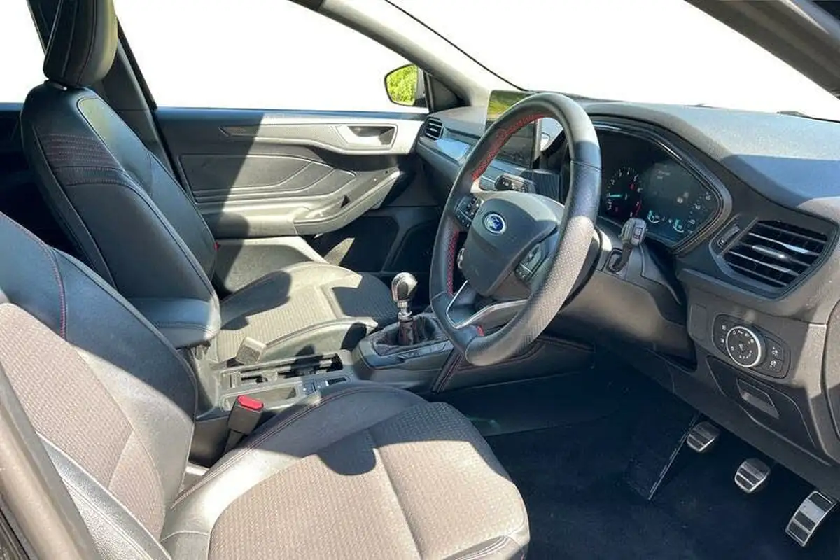 2018-ford-focus-10t-st-line-x-125ps-hatchback-big-8