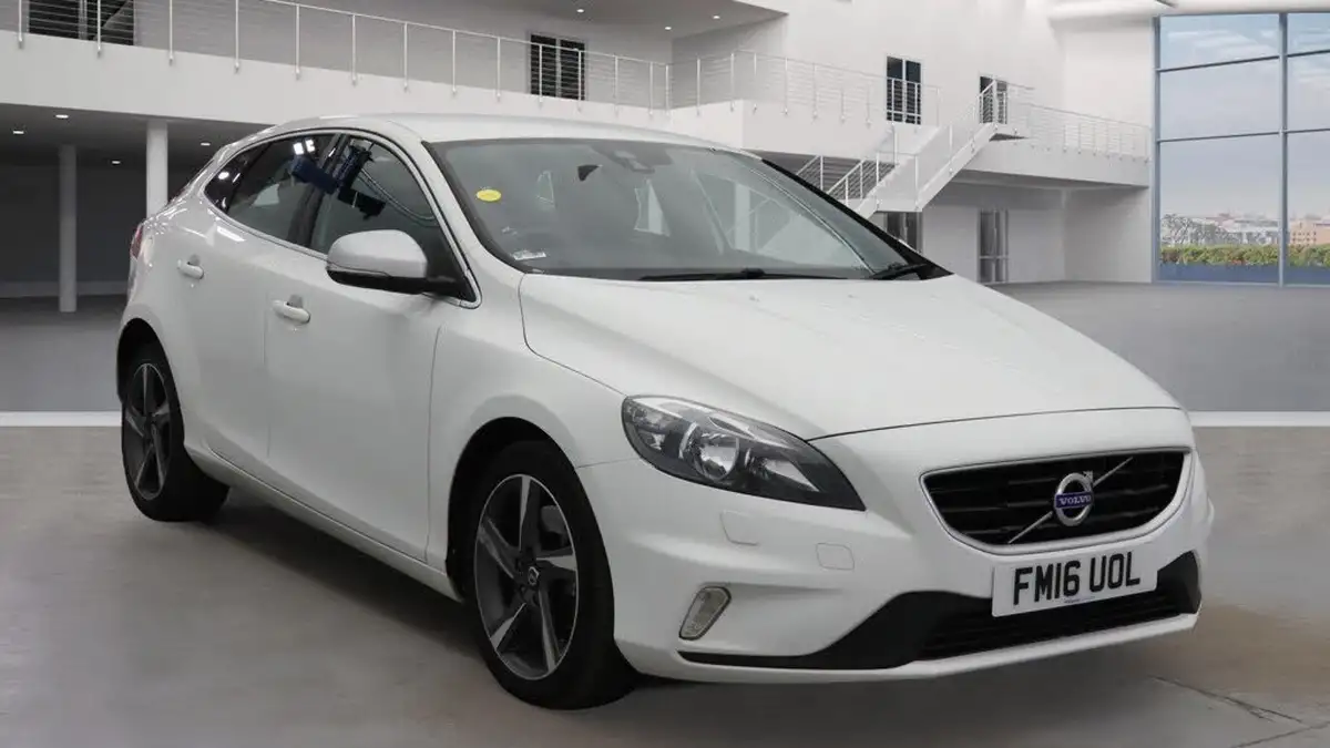 2016-volvo-v40-20td-d3-r-design-nav-big-0