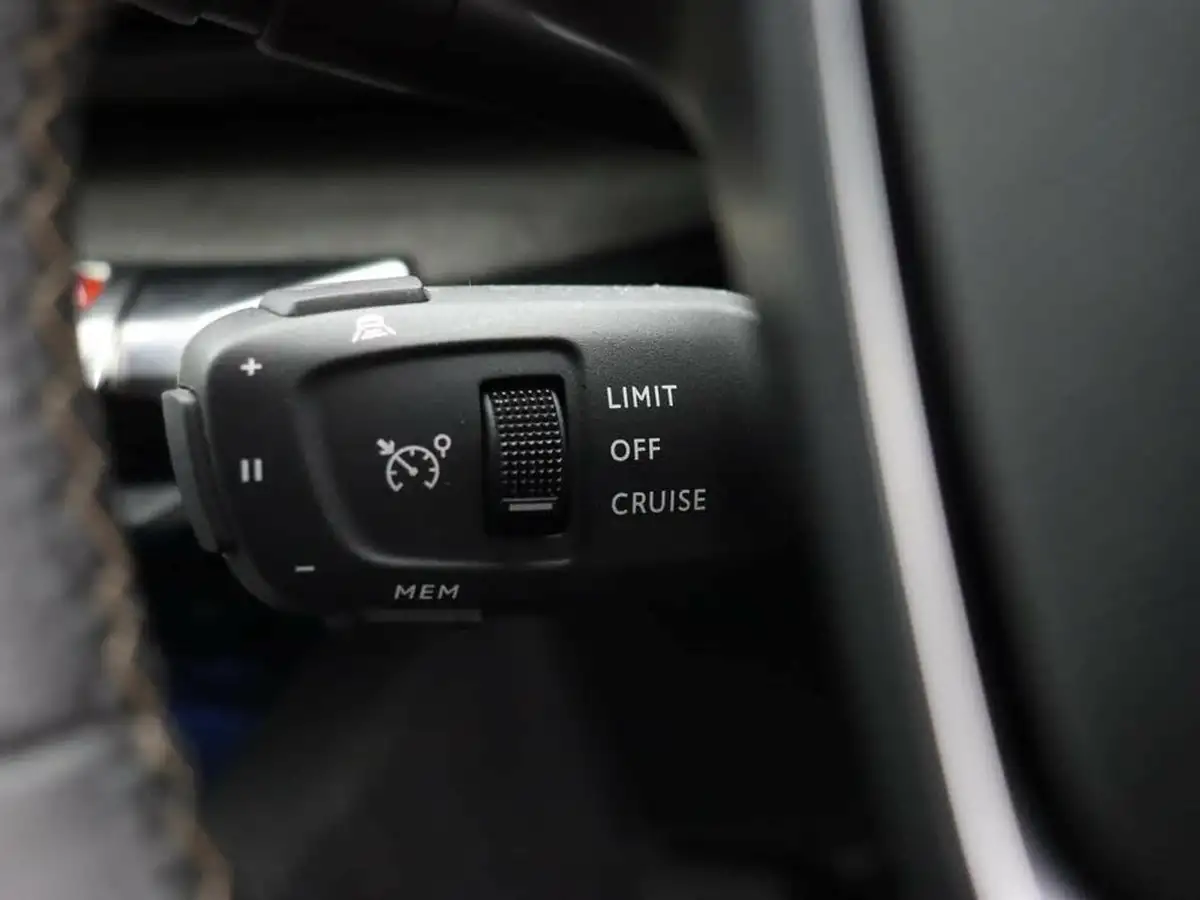 2021-peugeot-3008-suv-15-bluehdi-gt-big-47