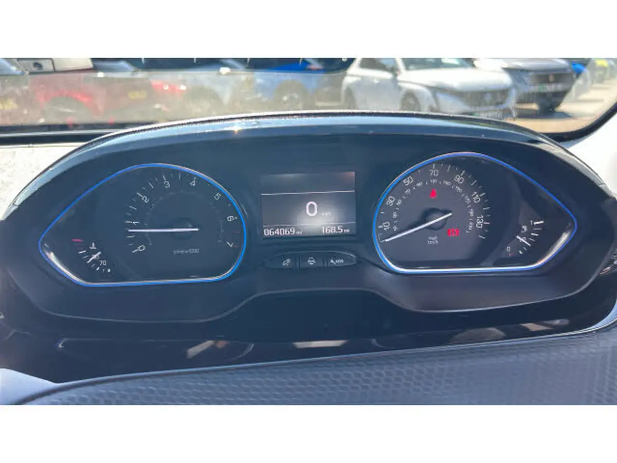2016-peugeot-2008-suv-12-puretech-allure-82bhp-big-17