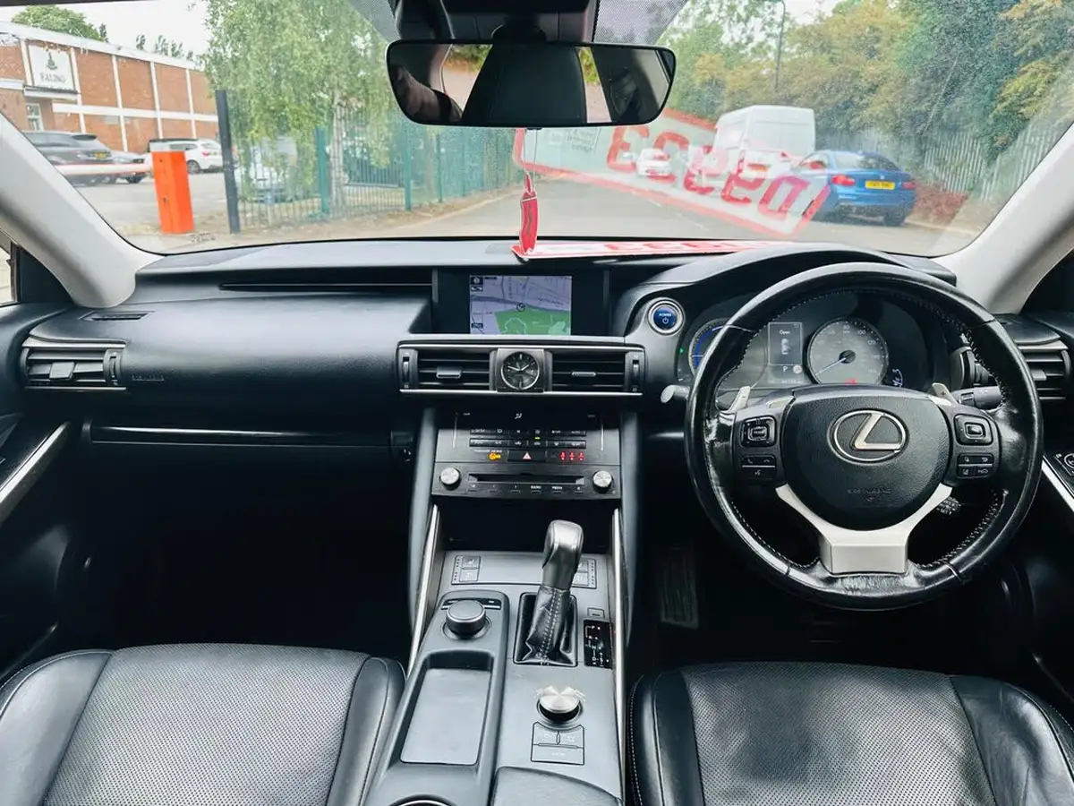 2017-lexus-is-300h-25-advance-big-29
