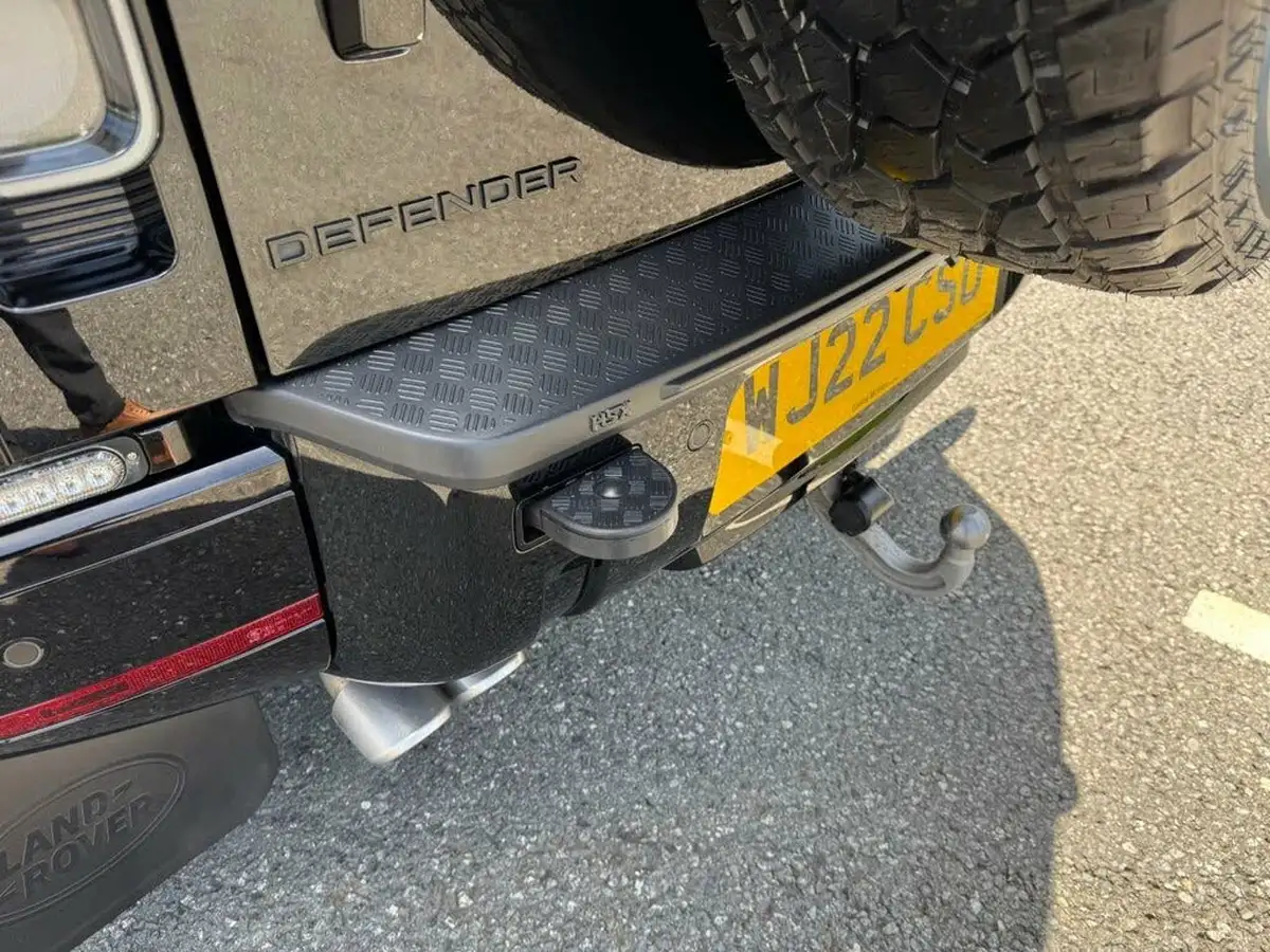 2022-land-rover-110-defender-50-p525-v8-big-42