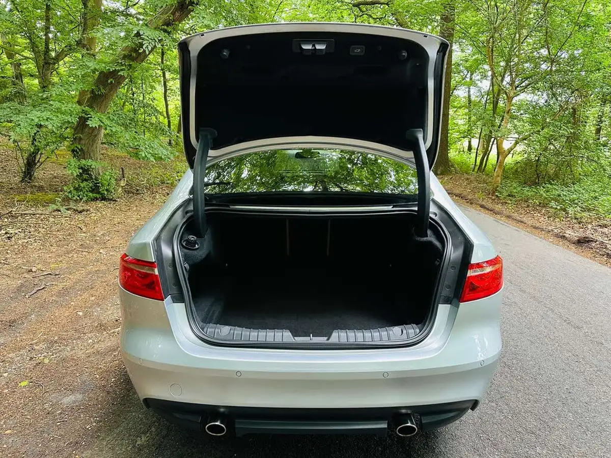 2018-jaguar-xf-20td-portfolio-240ps-awd-saloon-4d-1998cc-auto-big-38