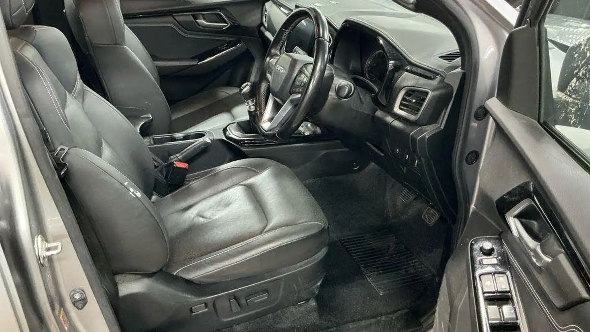 2021-isuzu-d-max-19td-v-cross-big-2