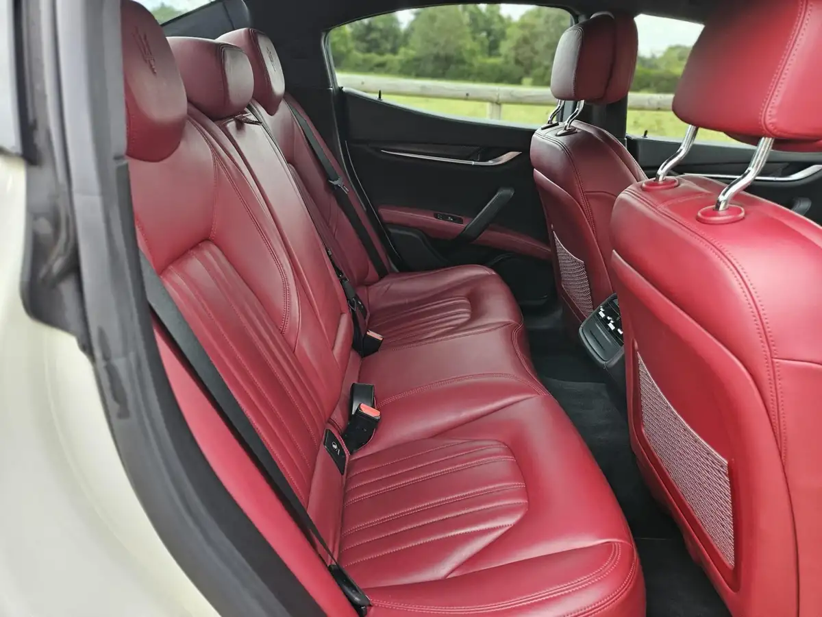 2015-maserati-ghibli-30-big-14