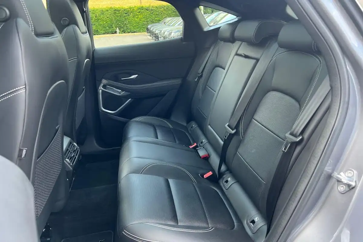 2024-jaguar-e-pace-20-d200-r-dynamic-se-black-big-40