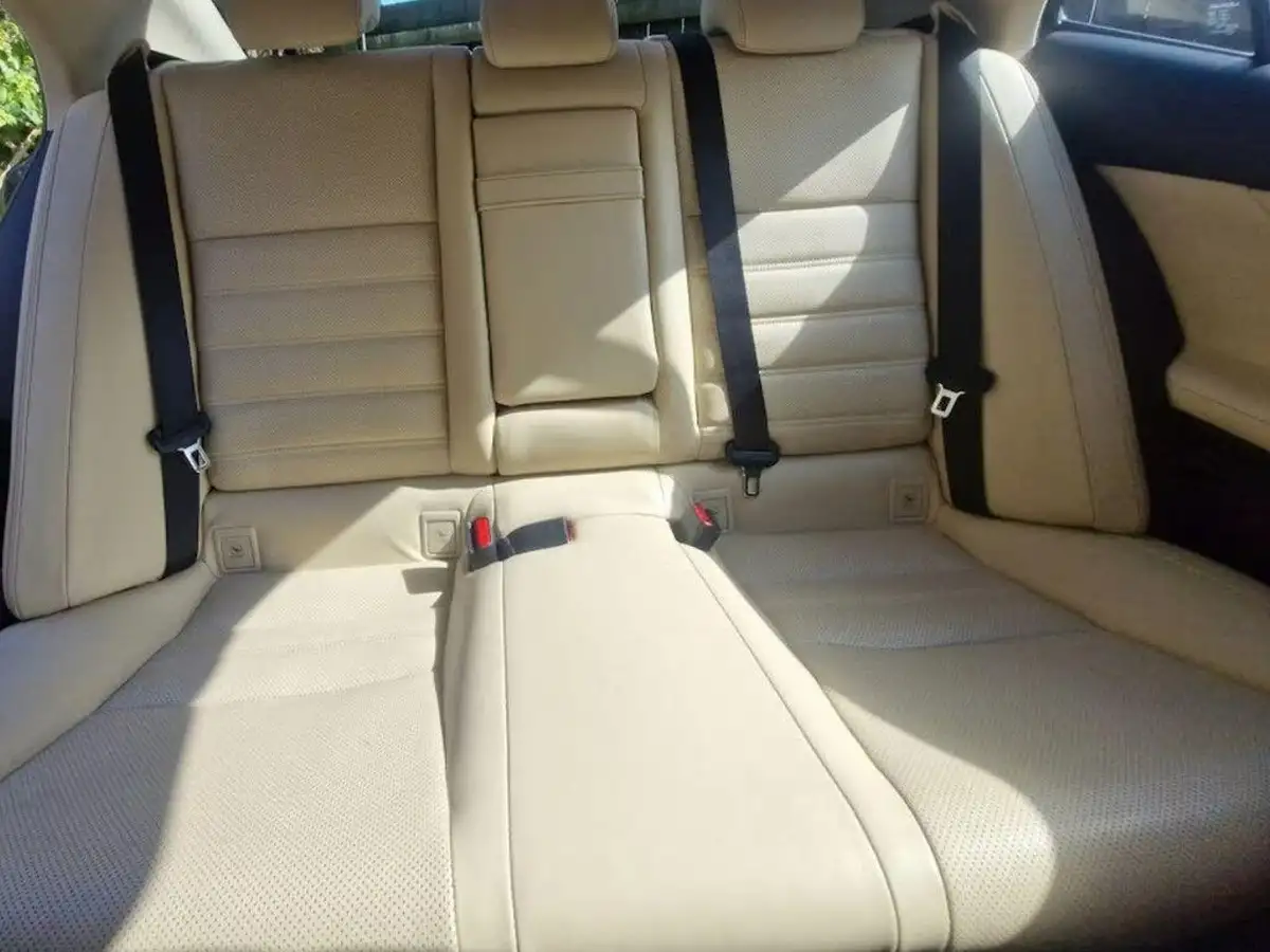 2014-lexus-is-300h-25-luxury-big-6