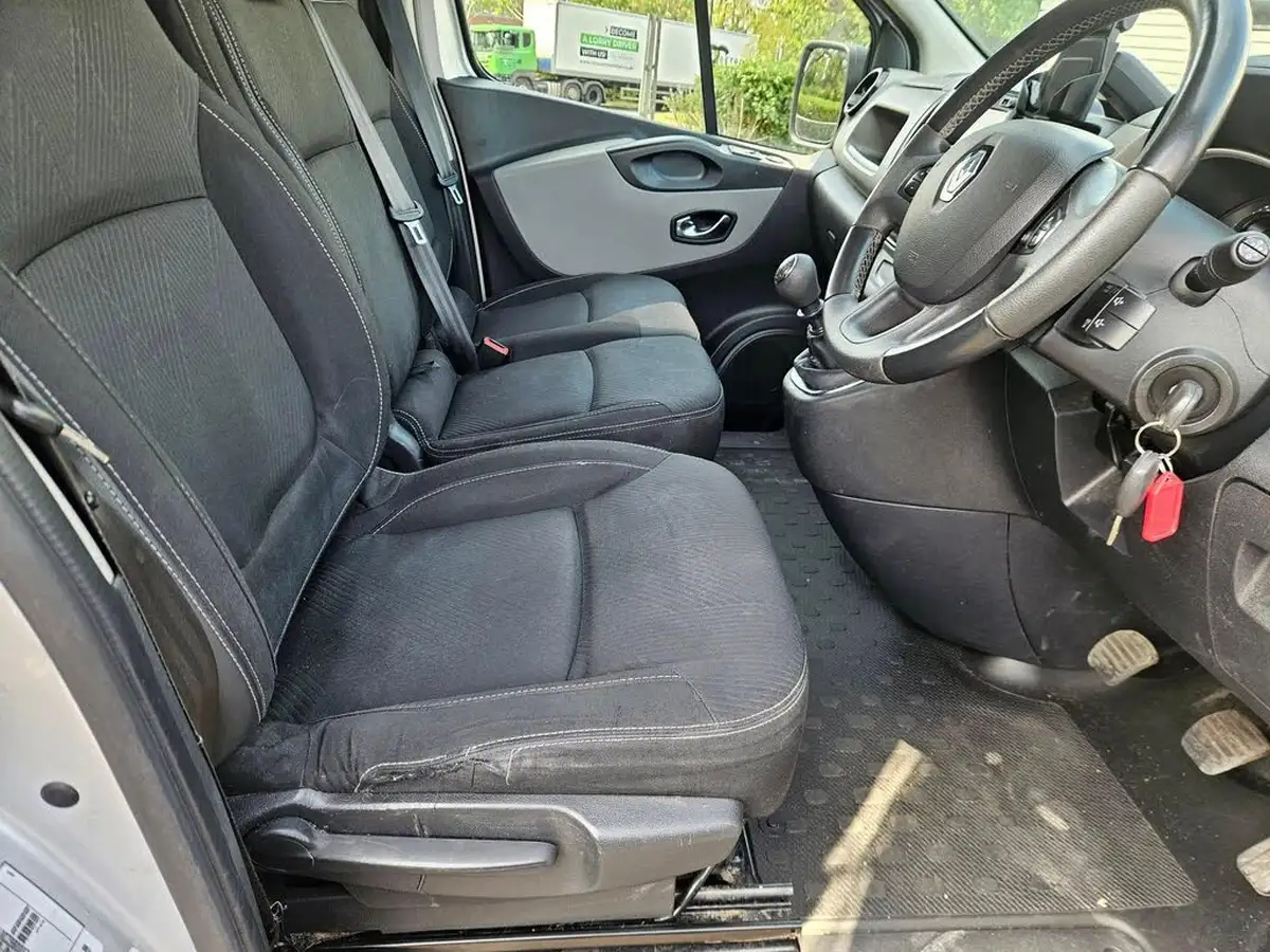 2019-renault-trafic-16dci-ll29-120-sport-nav-e6-panel-van-big-13