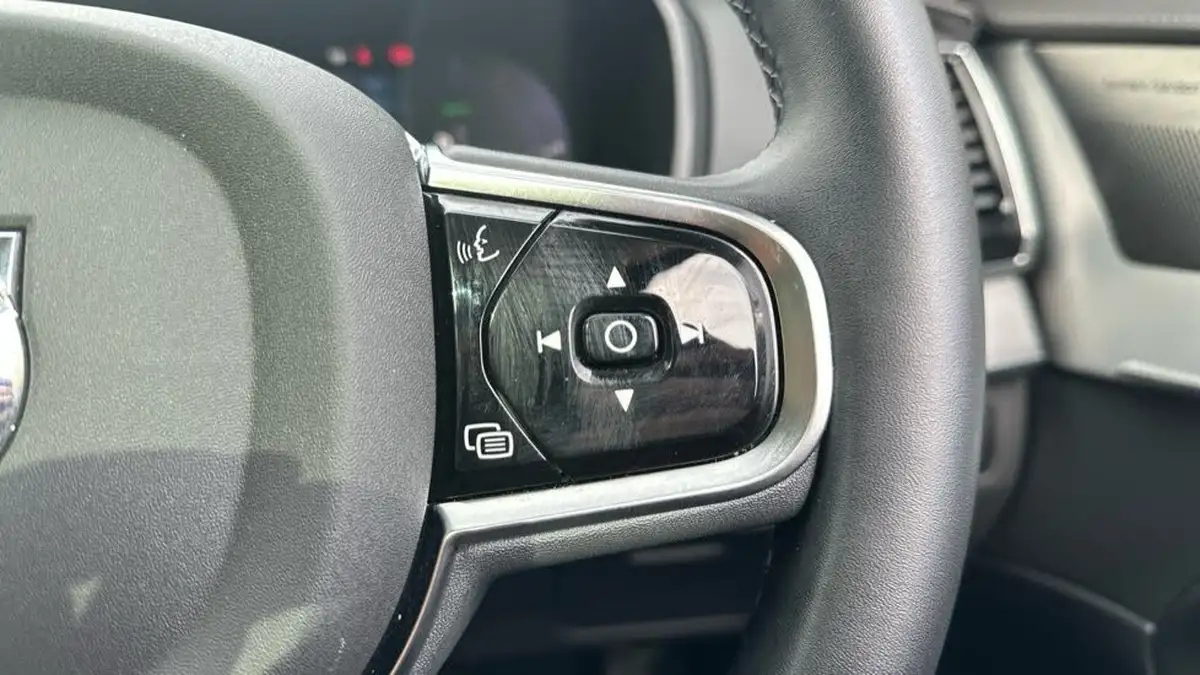 2024-volvo-xc90-20-t8-plus-big-18