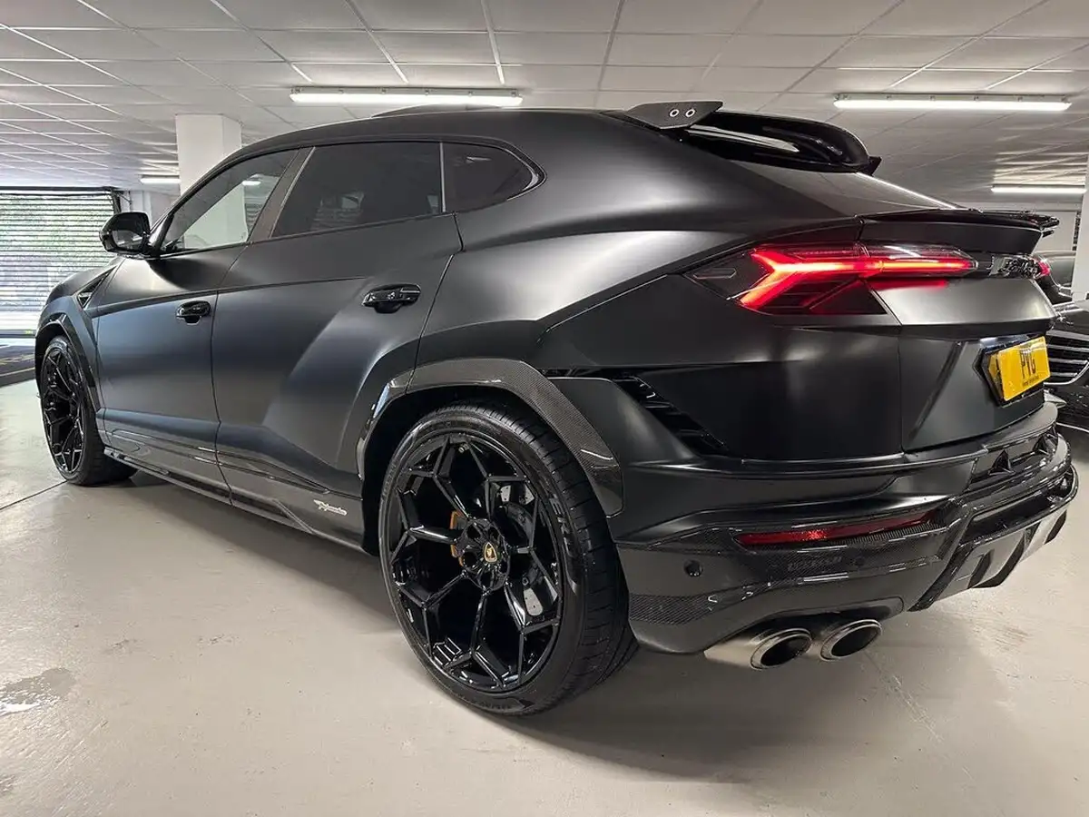 2023-lamborghini-urus-40-no-trim-big-23
