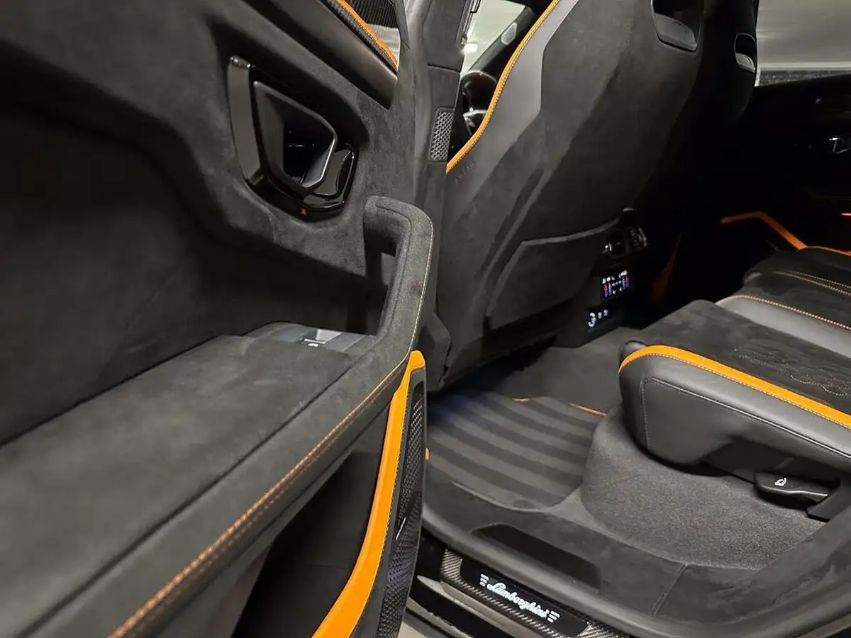 2023-lamborghini-urus-40-no-trim-big-47