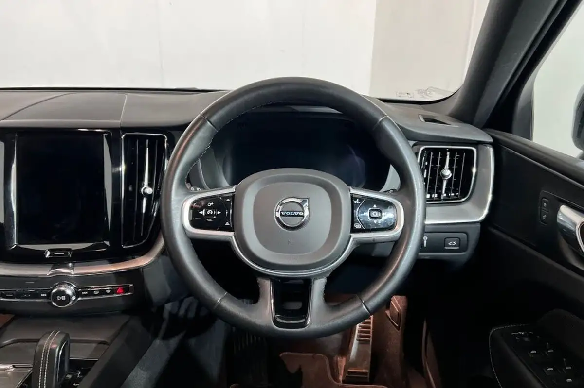 2022-volvo-xc60-20-b5-r-design-awd-big-14