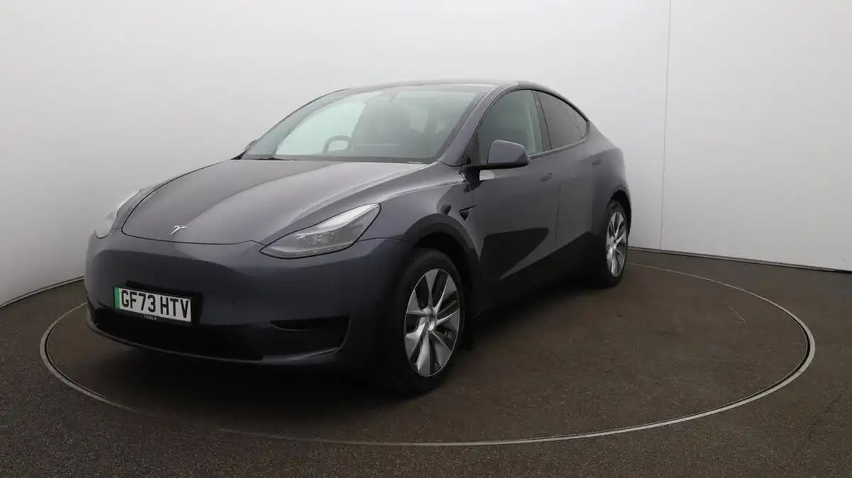2023-tesla-model-y-e-rwd-big-35