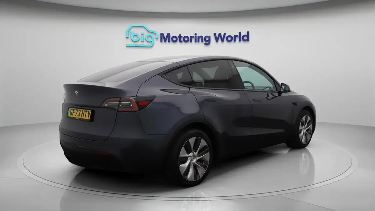 2023-tesla-model-y-e-rwd-big-7