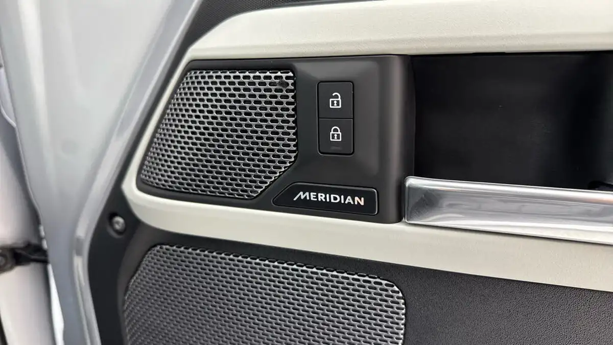 2022-land-rover-110-defender-20-p400e-x-dynamic-s-big-26