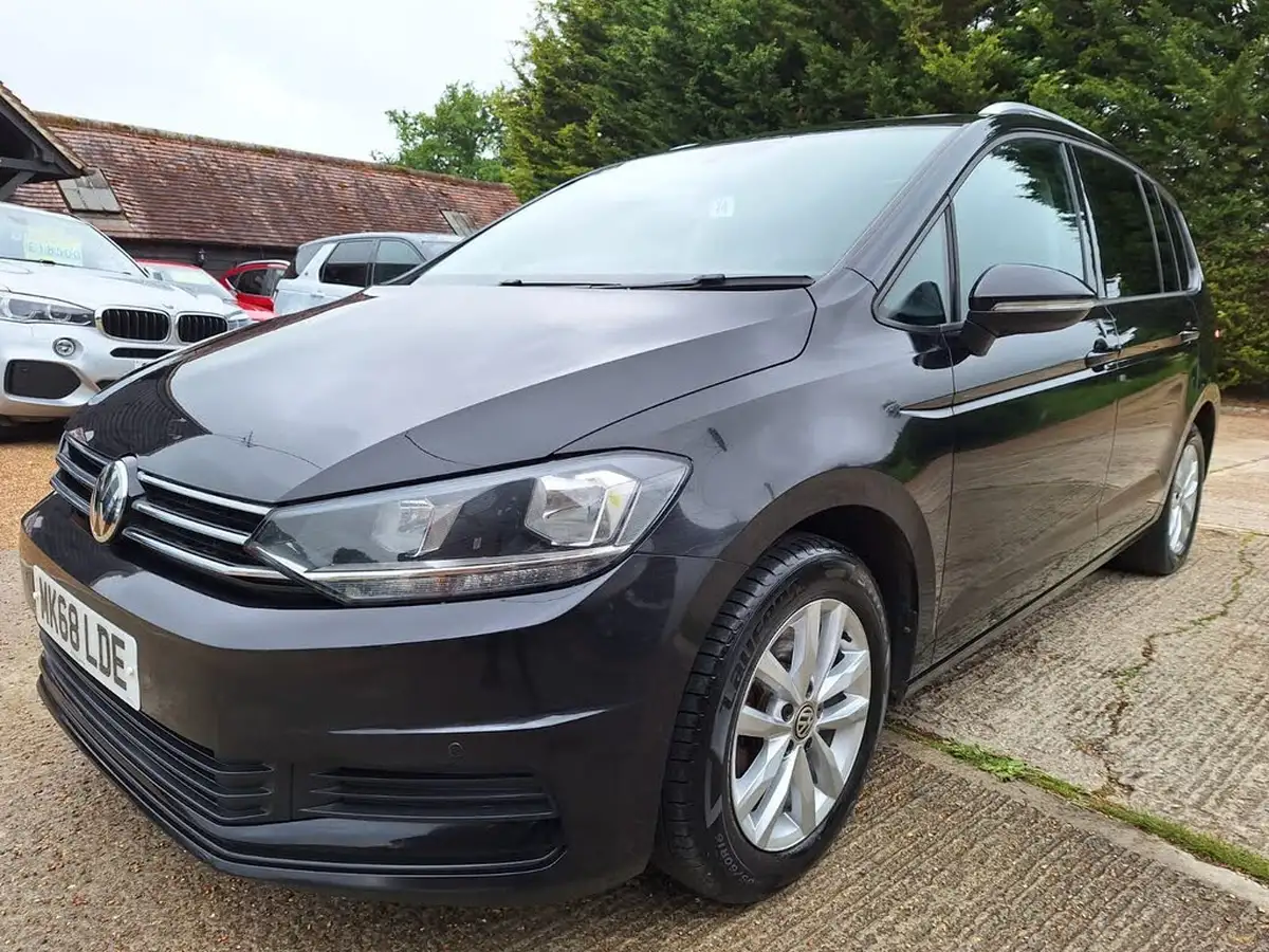 2018-volkswagen-touran-16tdi-se-family-big-2