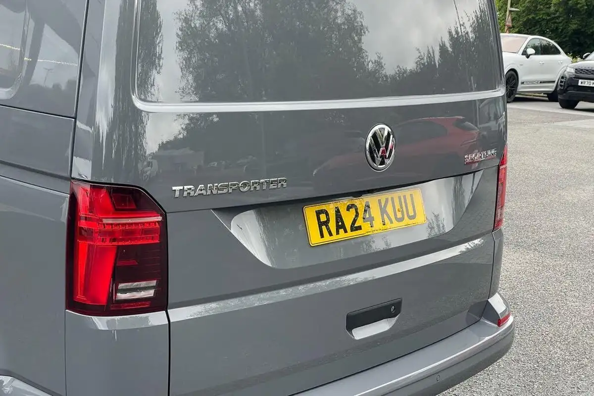 2024-volkswagen-transporter-20bitdi-t32-sportline-bmt-swb-panel-van-big-39