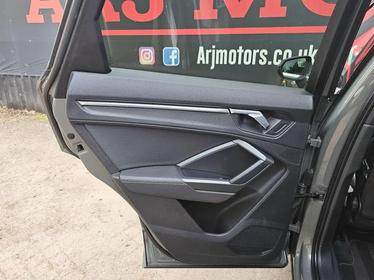 2019-audi-q3-20-40-tfsi-s-line-big-43