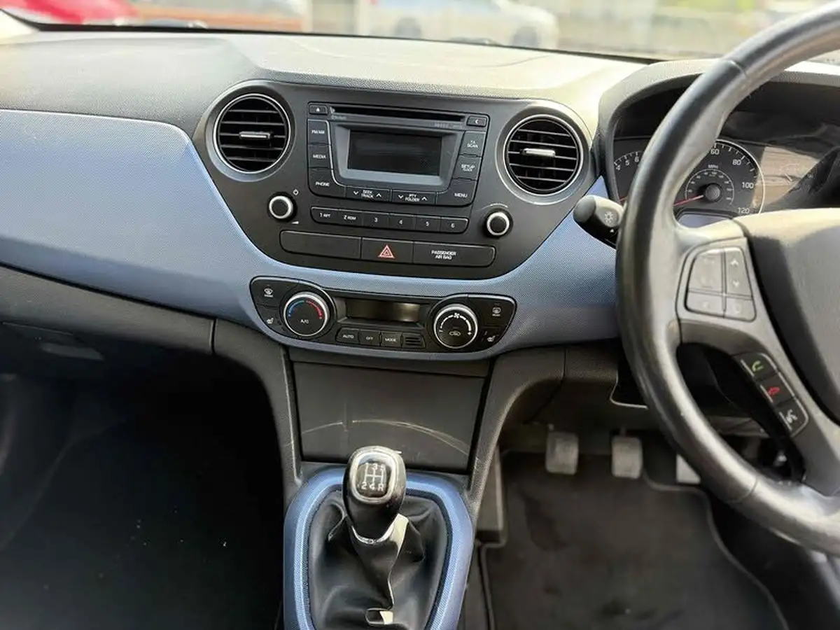 2016-hyundai-i10-12-premium-se-big-15