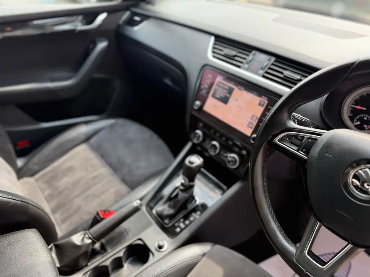 2017-skoda-octavia-16tdi-se-l-115ps-hatchback-1596cc-dsg-big-39