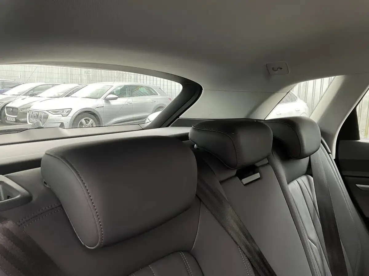 2022-audi-e-tron-55e-technik-station-wagon-big-23