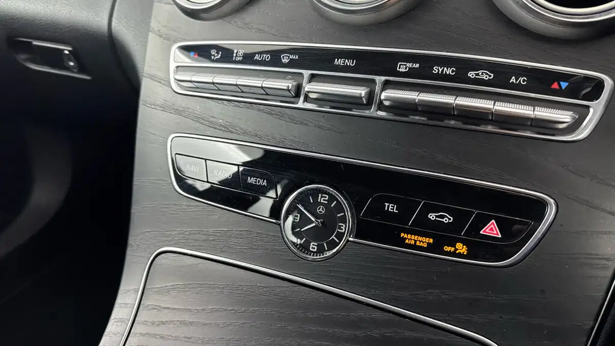 2020-mercedes-benz-c-class-15-c200-amg-line-premiumss-saloon-4d-big-17