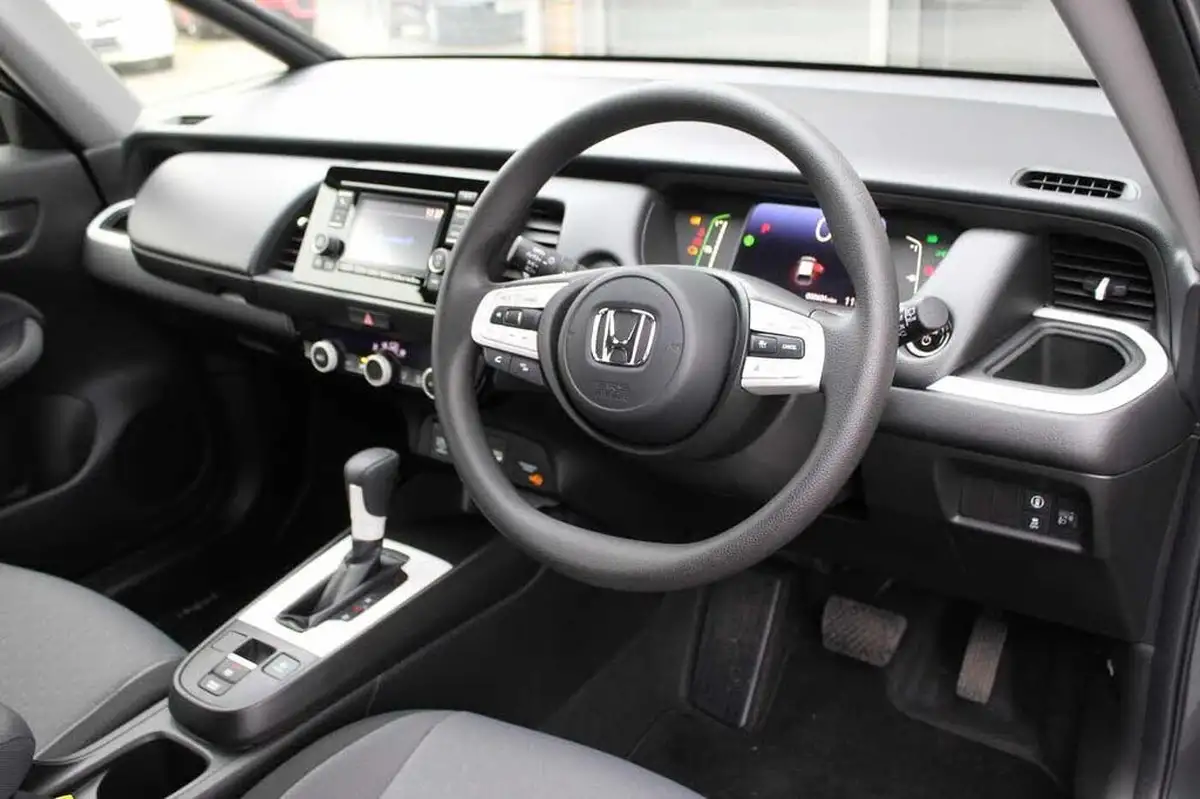 2023-honda-jazz-15-i-mmd-se-big-18
