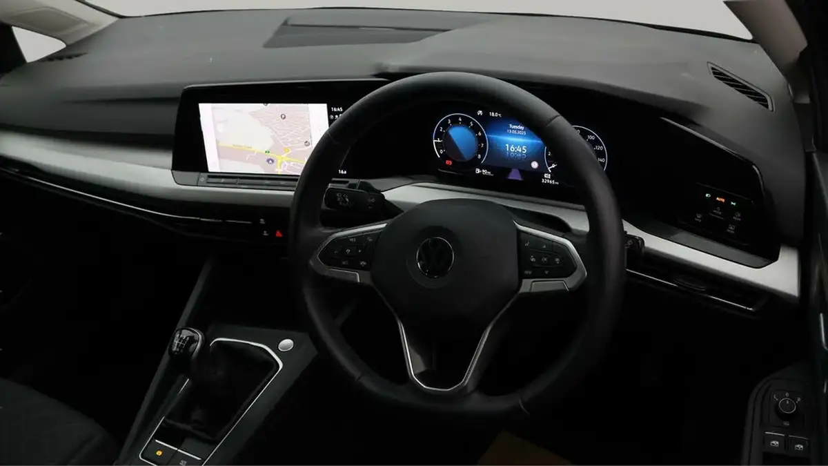 2022-volkswagen-golf-15-tsi-life-130ps-hatchback-big-9