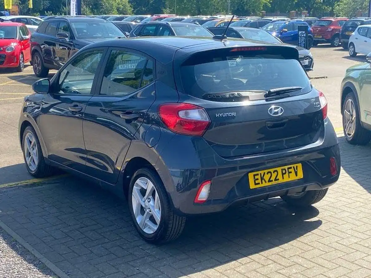 2022-hyundai-i10-12-se-connect-big-4