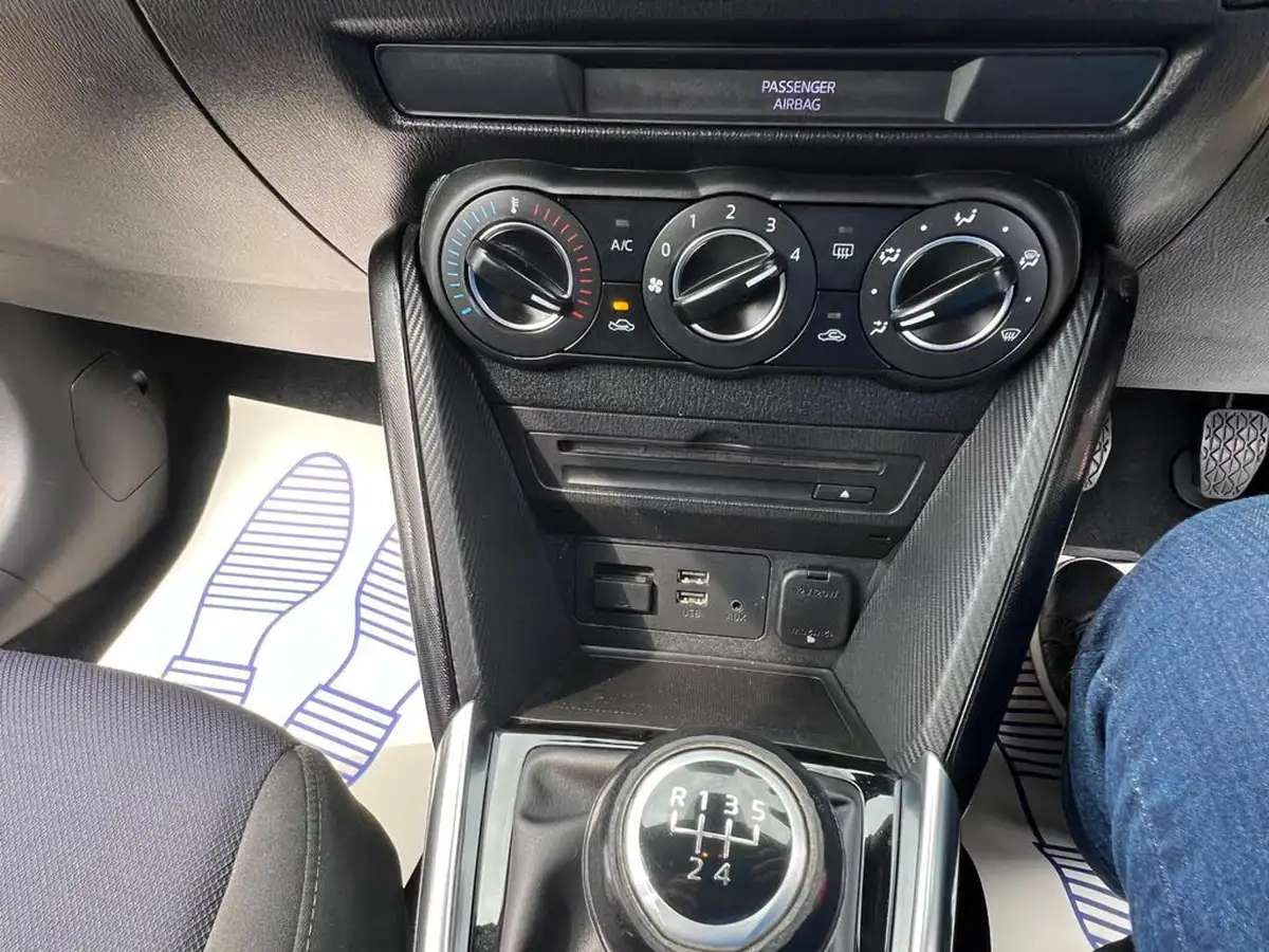 2016-mazda-mazda2-15-se-l-nav-big-27