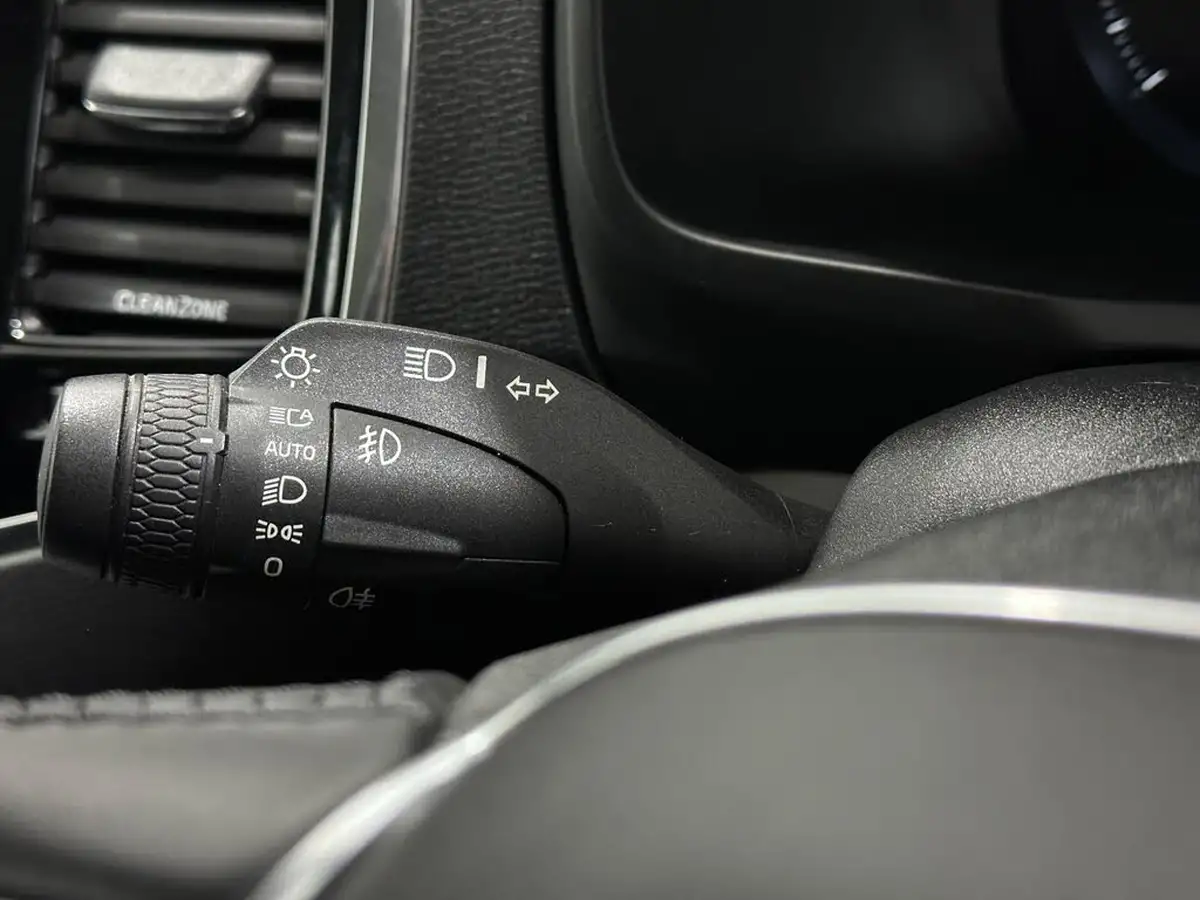 2015-volvo-xc90-20td-momentum-big-11