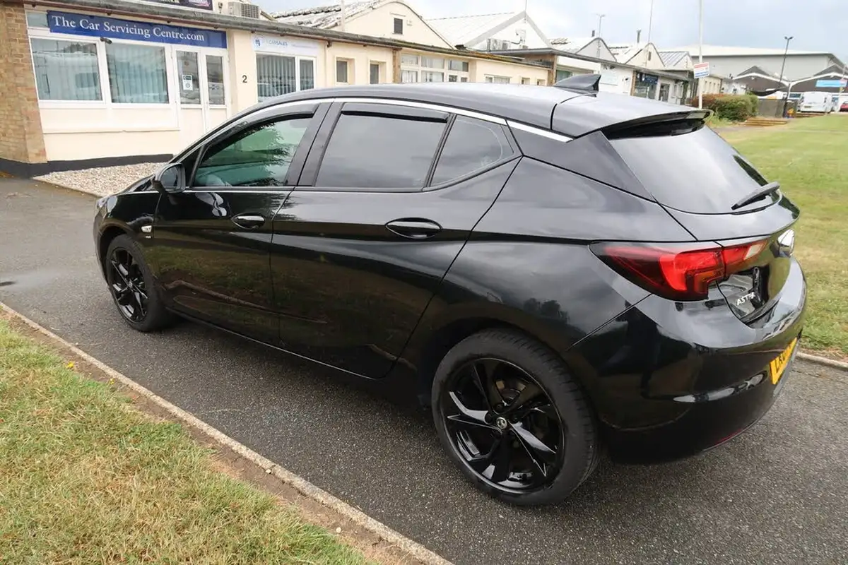 2017-vauxhall-astra-14i-16v-turbo-sri-nav-150ps-hatchback-big-9