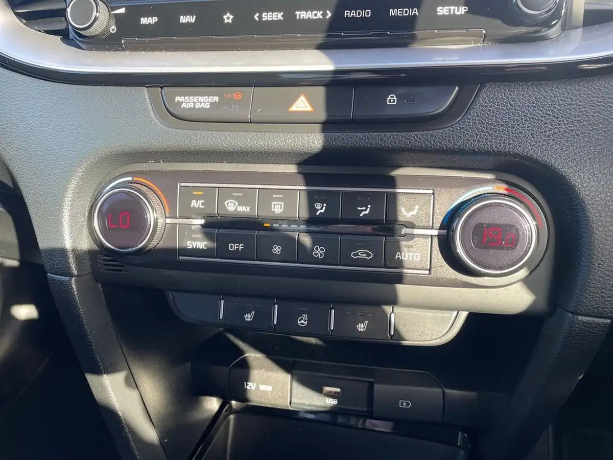 2022-kia-ceed-15-t-gdi-gt-line-big-24