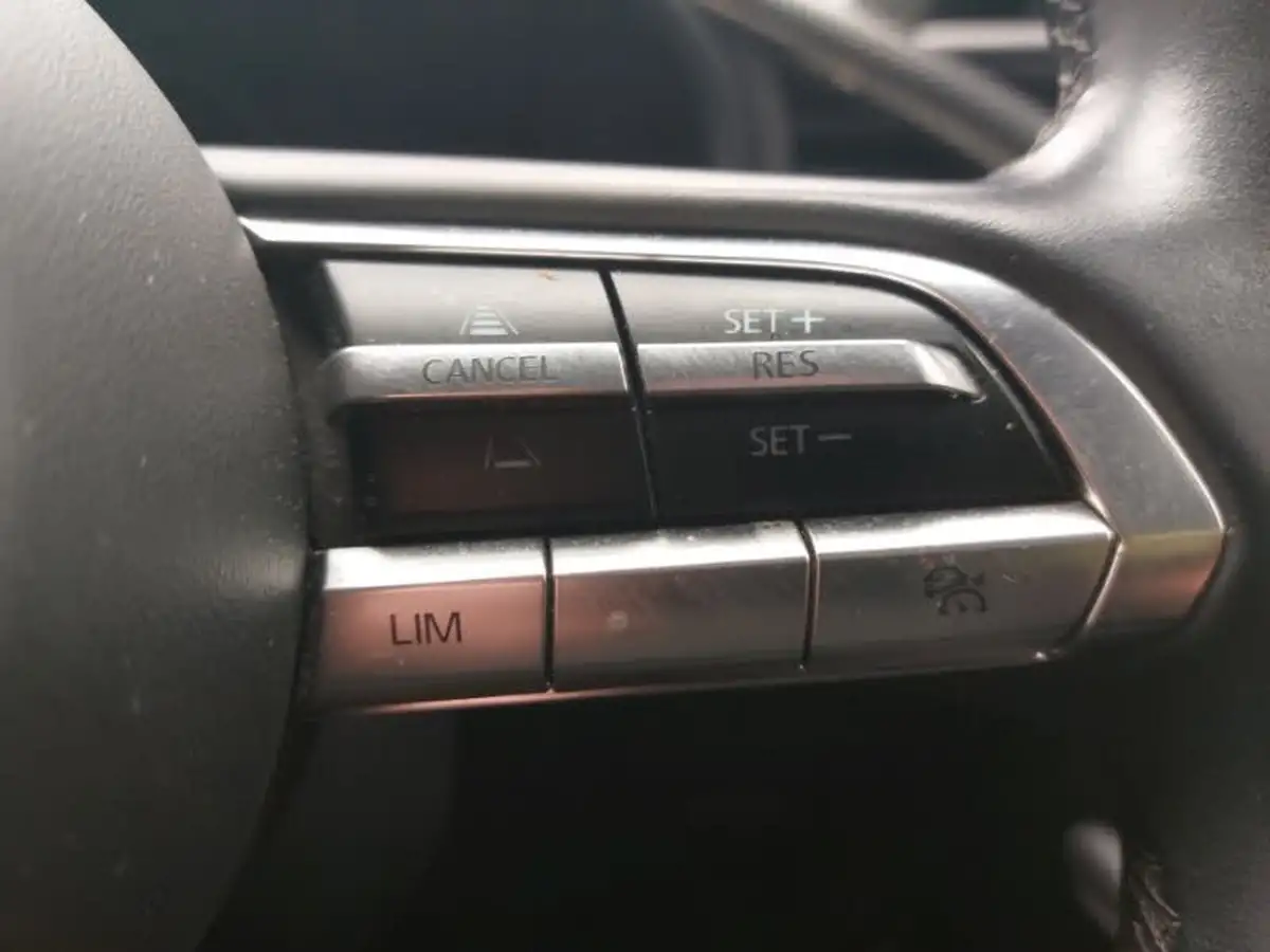 2019-mazda-mazda3-20-sport-lux-122ps-hatchback-5d-big-13
