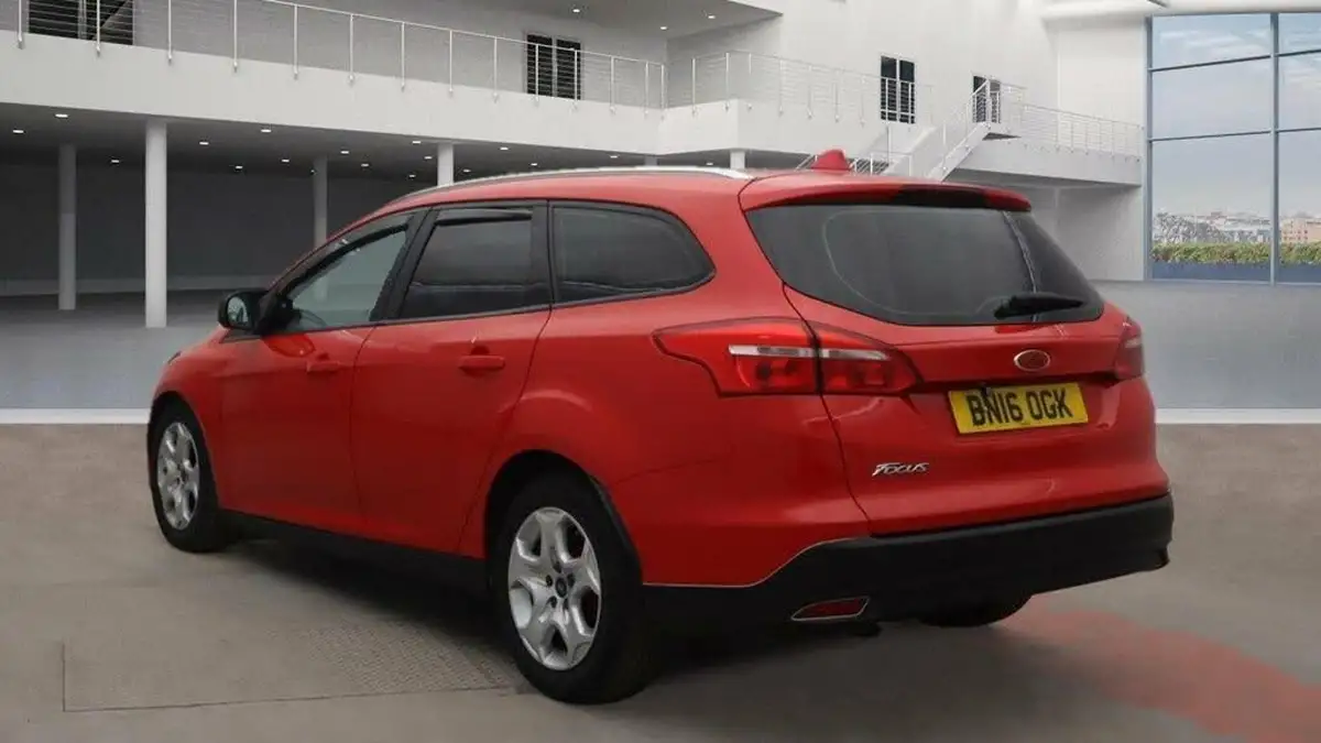 2016-ford-focus-15tdci-style-120ps-estate-powershift-big-3